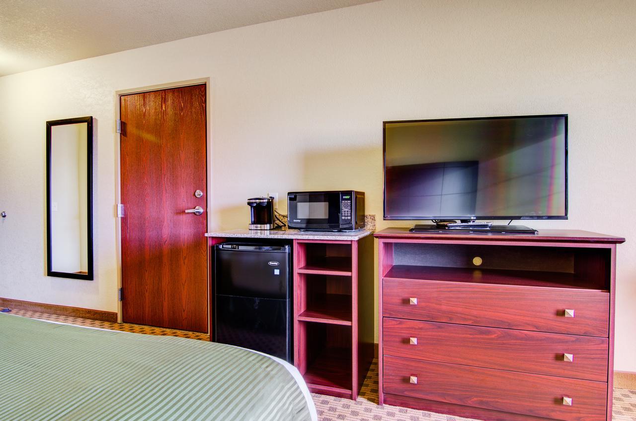 Castle Rock Inn & Suites - Quinter Eksteriør billede