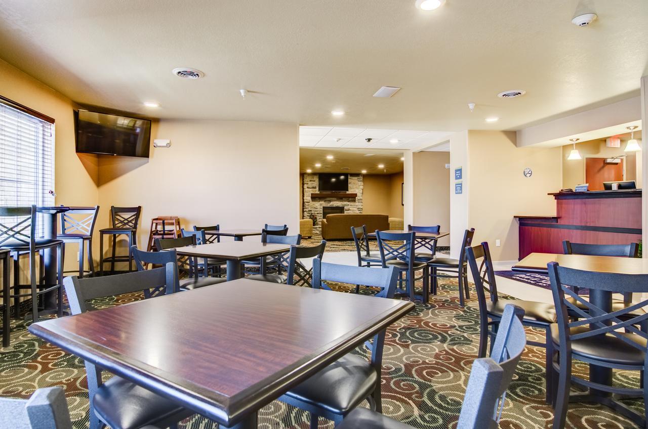 Castle Rock Inn & Suites - Quinter Eksteriør billede