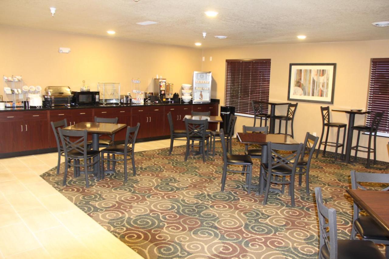 Castle Rock Inn & Suites - Quinter Eksteriør billede
